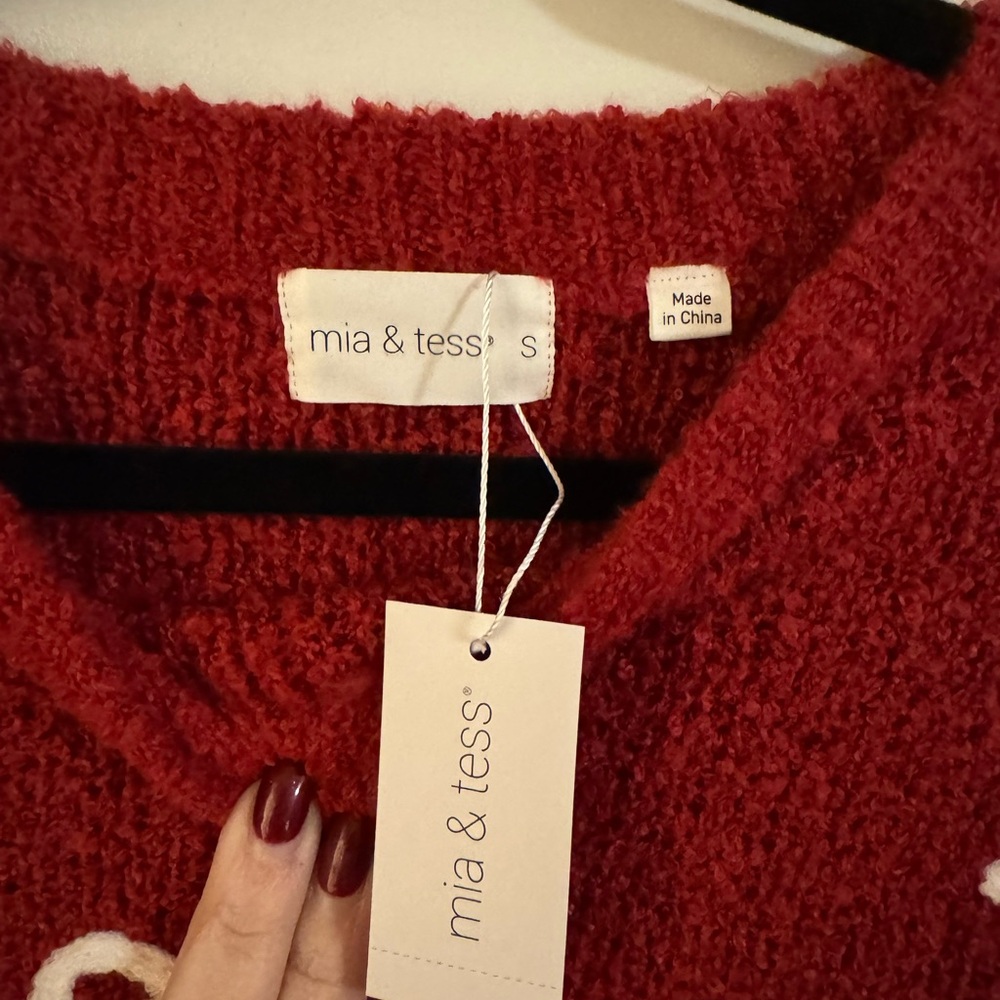 Chic Red Sweater with White Bow Details - Picture 3 of 3